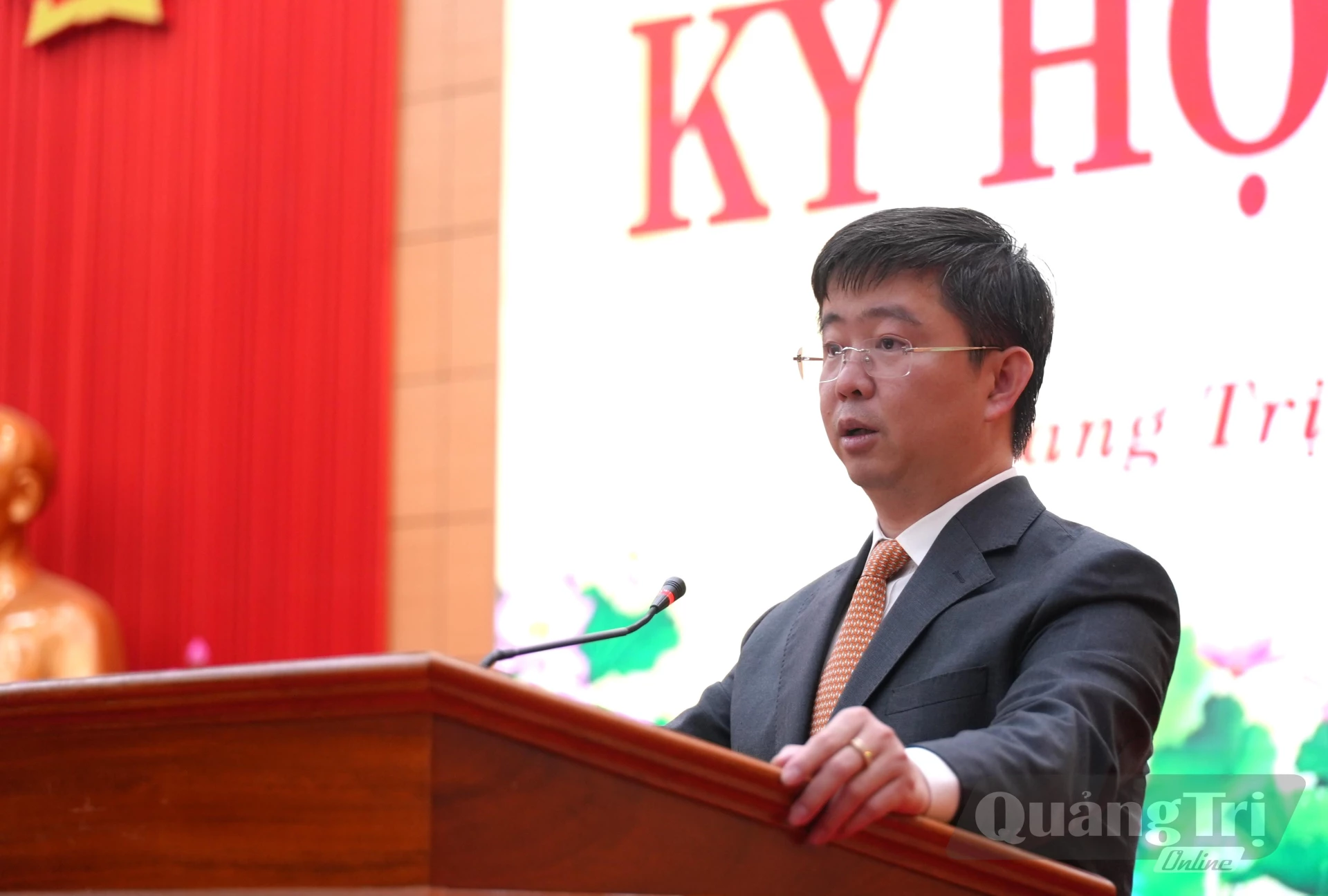 Ông Bùi Hoàng Phương, Chủ tịch UBND tỉnh phát biểu nhận nhiệm vụ - Ảnh: T.Đ