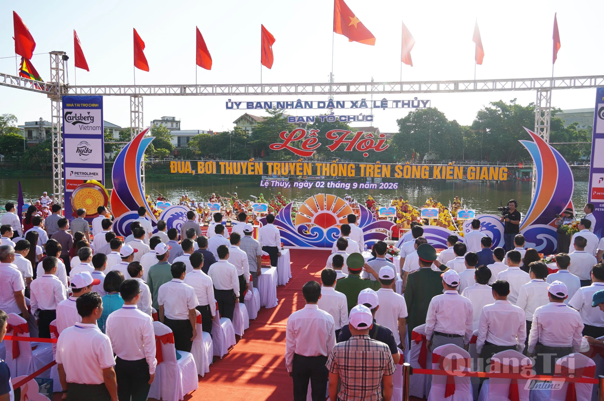 Toàn cảnh lễ khai mạc - Ảnh: X.P