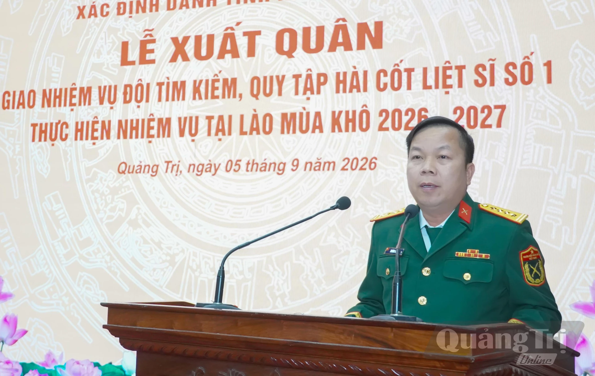 Đồng chí đại tá Trương Viết Hải, Tỉnh ủy viên, Phó Bí thư Thường trực Đảng ủy Quân sự, Chính ủy Bộ CHQS tỉnh, Phó Trưởng ban Thường trực ban Chỉ đạo về tìm kiếm, quy tập và xác định danh tính hài cốt liệt sĩ tỉnh phát biểu giao nhiệm vụ tại lễ xuất quân - Ảnh: N.H  