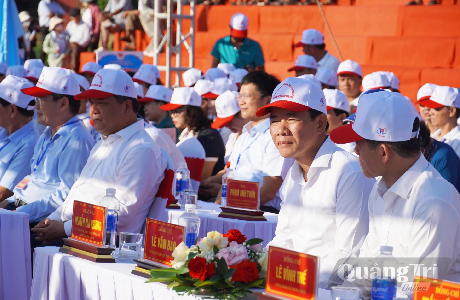 Các địa biểu tham dự lễ khai mạc - Ảnh: X.P