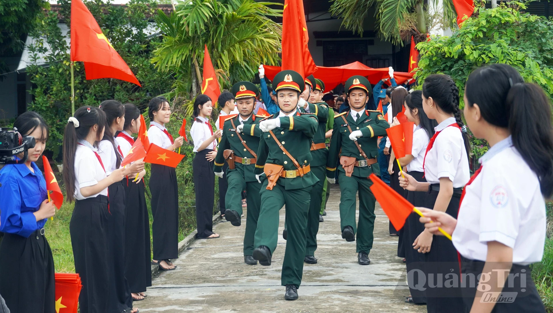 Lễ truy điệu và an táng được tổ chức trang nghiêm, xúc động - Ảnh: N.M