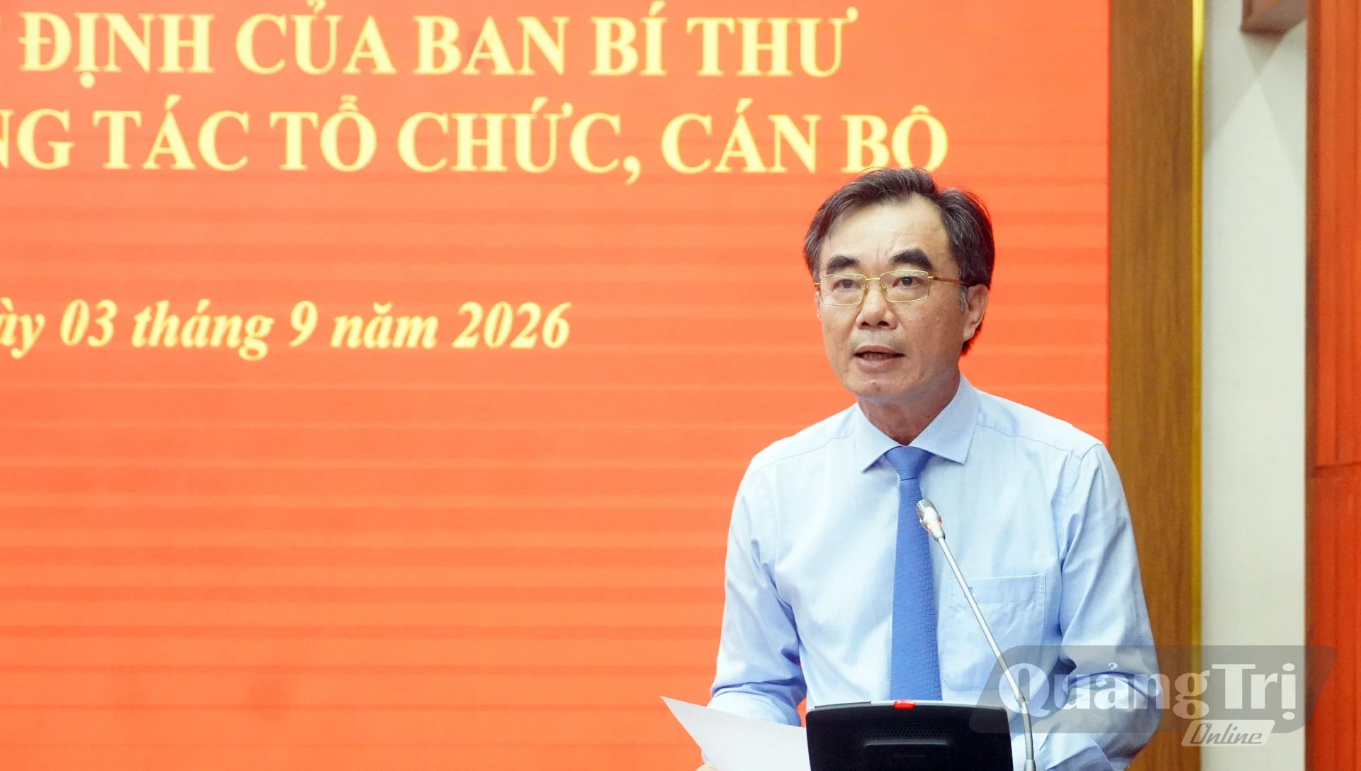 Đồng chí Nguyễn Lương Bình, Ủy viên Ban Thường vụ Tỉnh ủy, Trưởng ban Tổ chức Tỉnh ủy đã công bố các quyết định - Ảnh: N.M