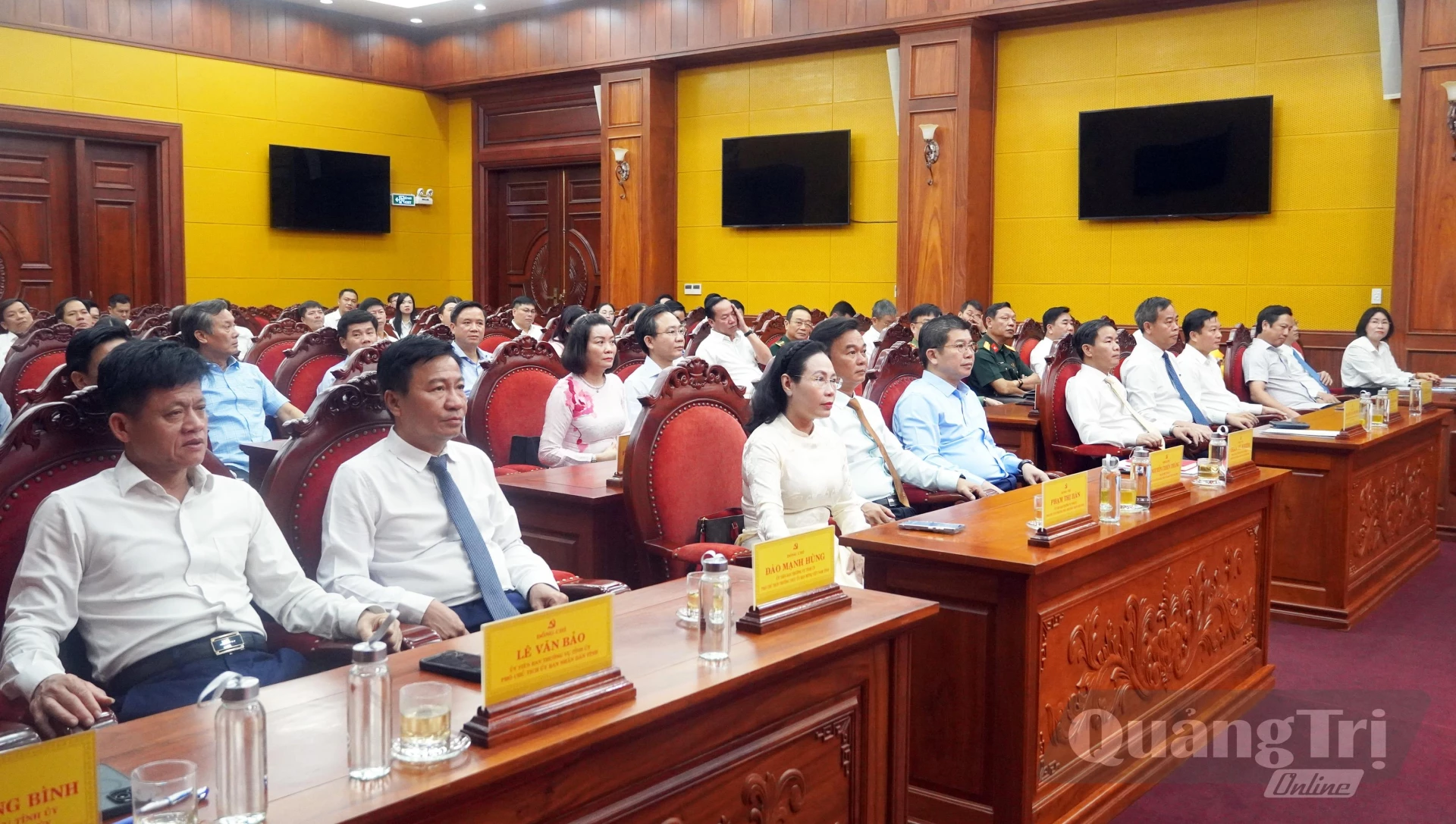 Công bố các quyết định của Ban Bí thư và Tỉnh ủy về công tác cán bộ