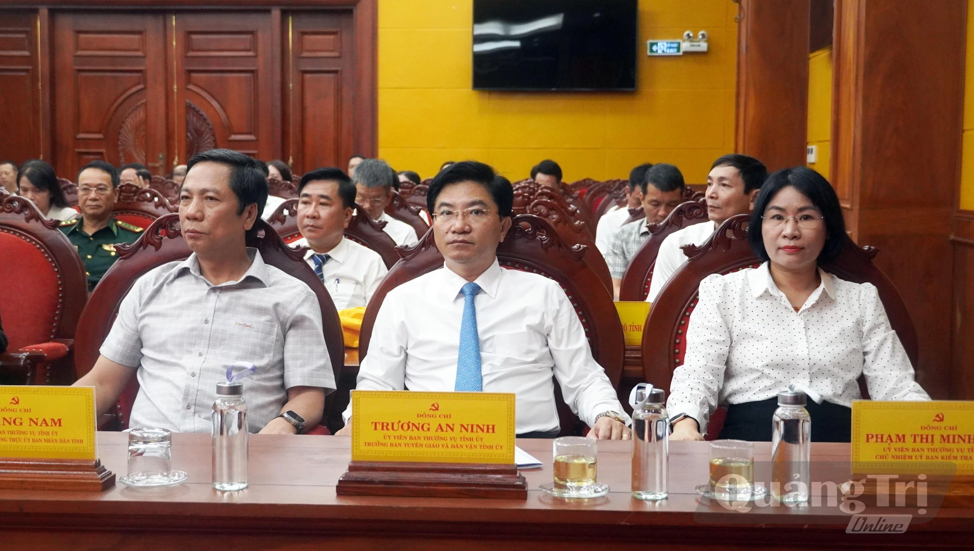 Các đồng chí lãnh đạo tỉnh dự hội nghị - Ảnh: N.M