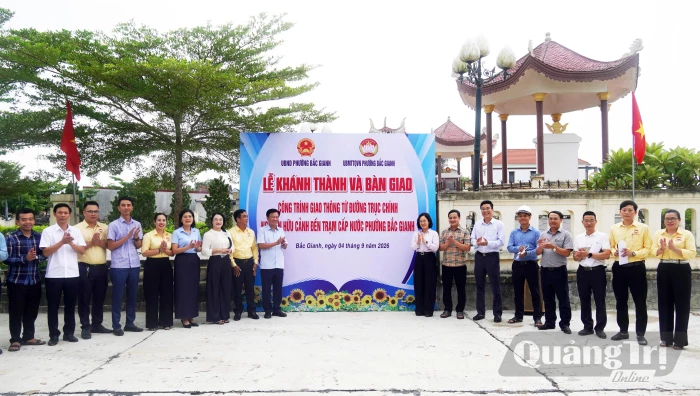 Khánh thành công trình giao thông, bàn giao nhà tình nghĩa tại phường Bắc Gianh