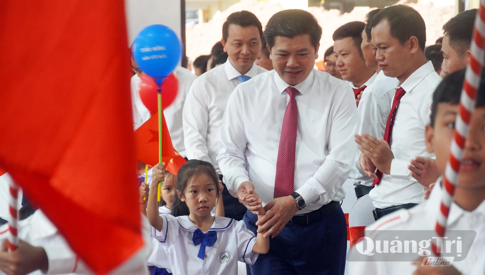 Đồng chí Phó Bí thư Thường trực Tỉnh ủy dự lễ khai giảng tại Trường phổ thông nội trú tiểu học và THCS Thượng Trạch 