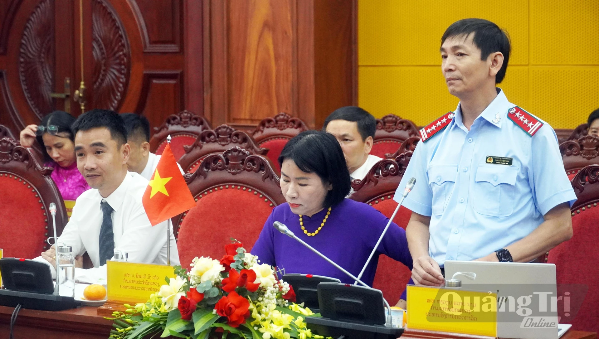 Đồng chí Chánh Thanh tra Tỉnh Nguyễn Hoài Nam trao đổi tại buổi hội đàm - Ảnh: N.M