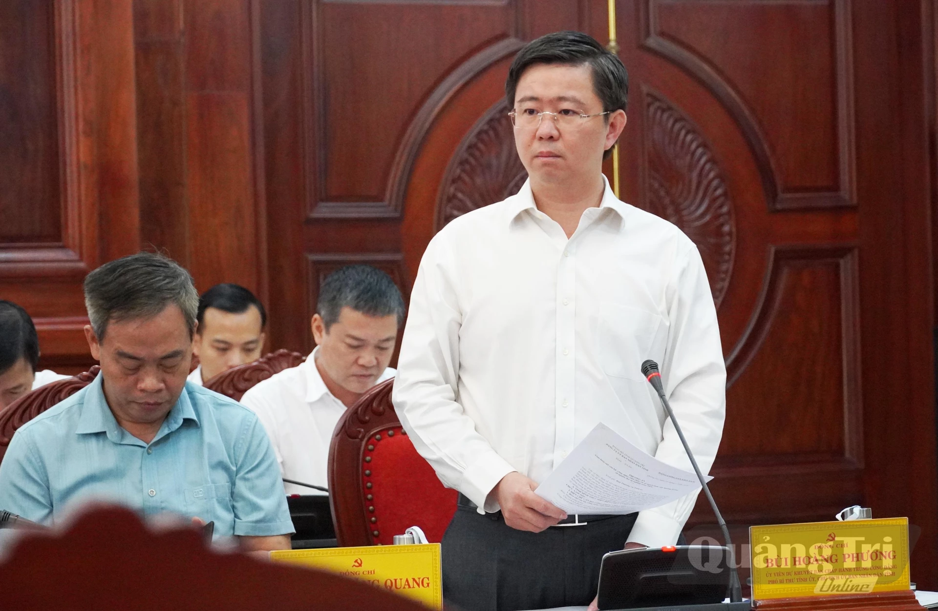 Đồng chí Bùi Hoàng Phương, Ủy viên dự khuyết Trung ương Đảng, Phó Bí thư Tỉnh ủy, Chủ tịch UBND tỉnh phát biểu ý kiến tại hội nghị - Ảnh: X.P