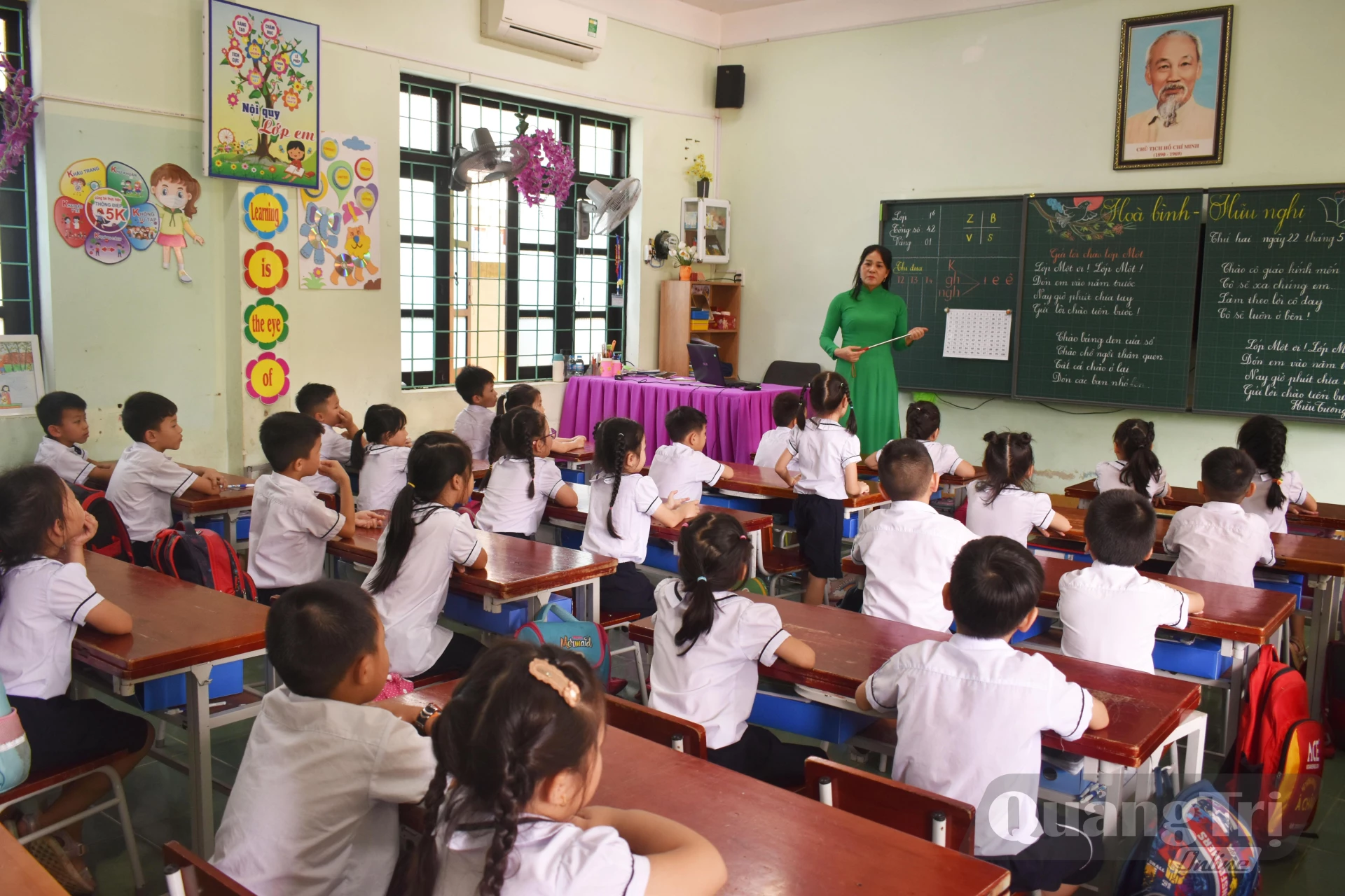  Buổi học đầu tiên luôn là kỷ niệm đáng nhớ của học sinh lớp 1 - Ảnh: Nh.V