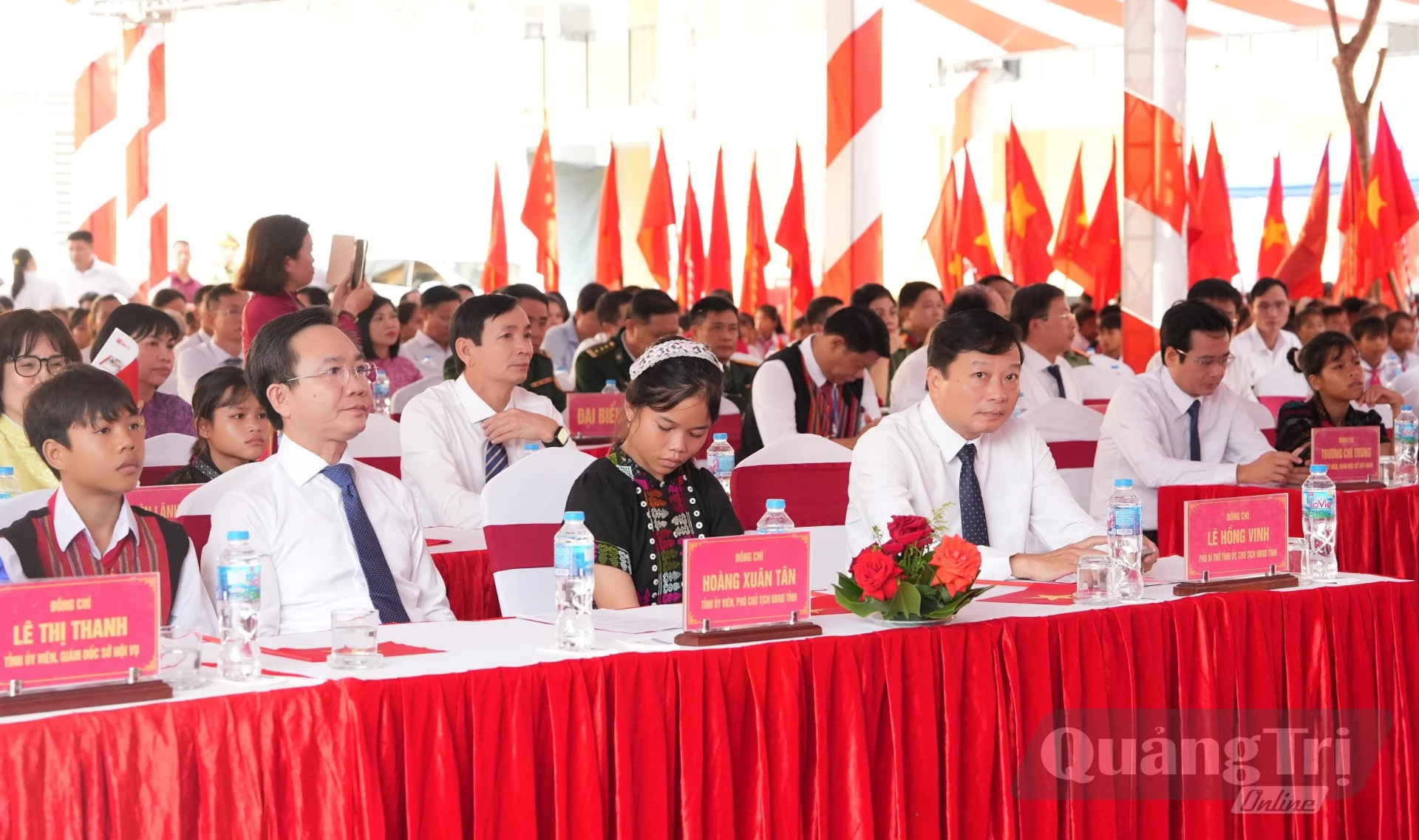 Các đại biểu tham dự buổi lễ - Ảnh: Đ.V