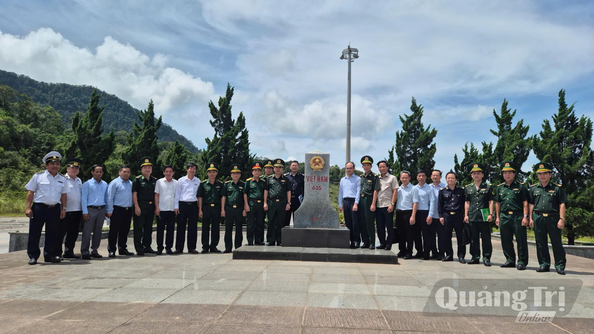 Đoàn khảo sát liên ngành của Bộ Tư lệnh BĐBP khảo sát thực địa tại Cửa khẩu quốc tế La Lay - Ảnh: Đ.V

