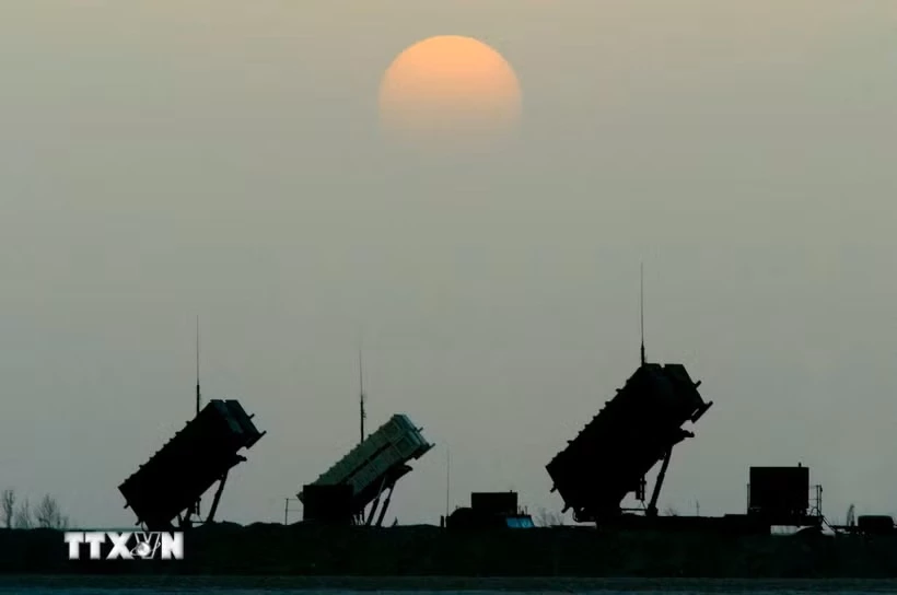 Khẩu đội tên lửa phòng không Patriot của Mỹ tại căn cứ không quân ở sa mạc miền Nam Iraq. (Ảnh: AFP/TTXVN)