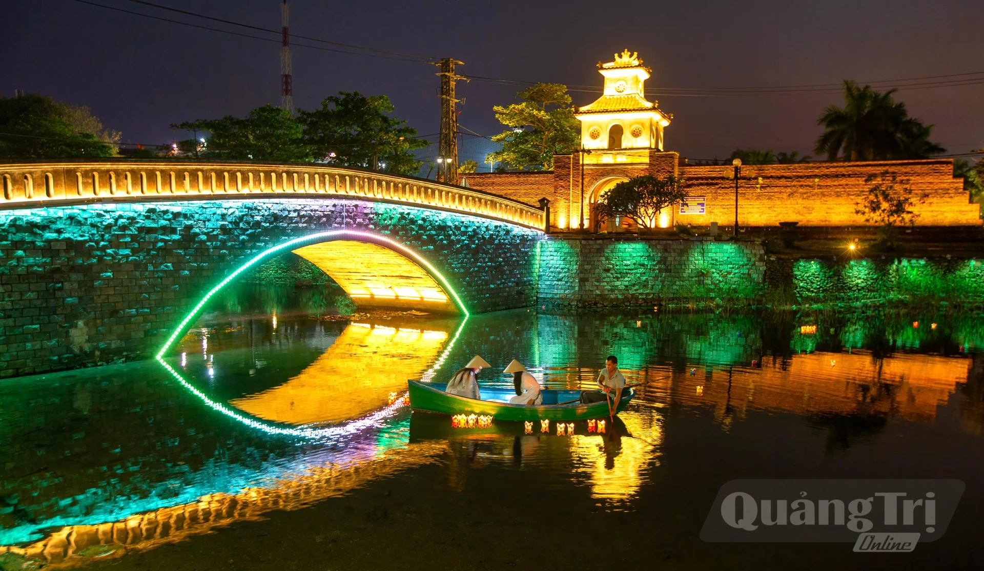 Đêm huyền lung linh