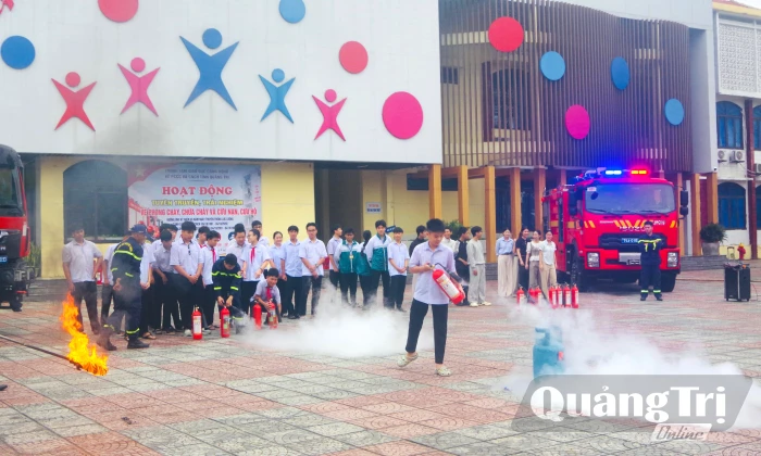Sôi nổi các hoạt động trải nghiệm phòng cháy, chữa cháy và cứu nạn, cứu hộ