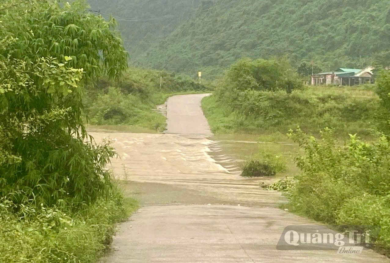 Một số ngầm tràn trên địa bàn xã Phong Nha đã bị ngập sâu - Ảnh: P.N