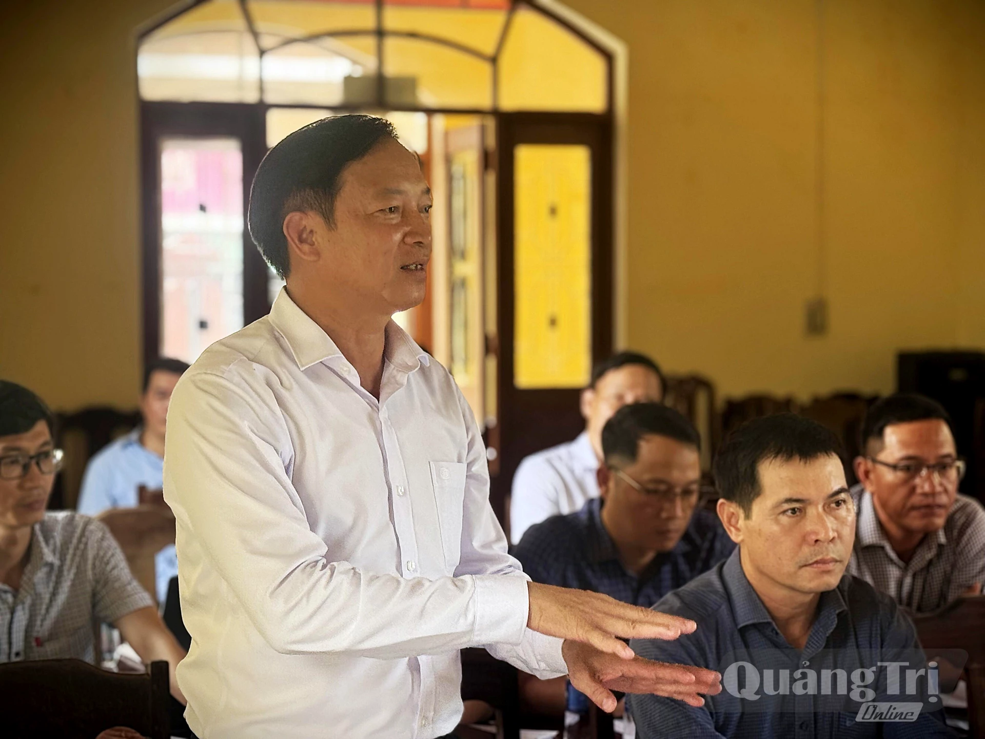 Chủ tịch UBND xã Mỹ Thuỷ Cáp Xuân Tá báo cáo công tác GPMB- Ảnh: Mai Linh