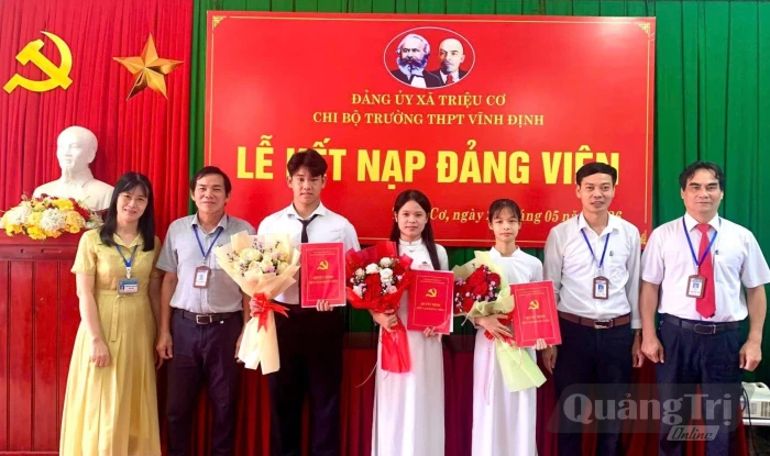 Để tạo nguồn cho Đảng