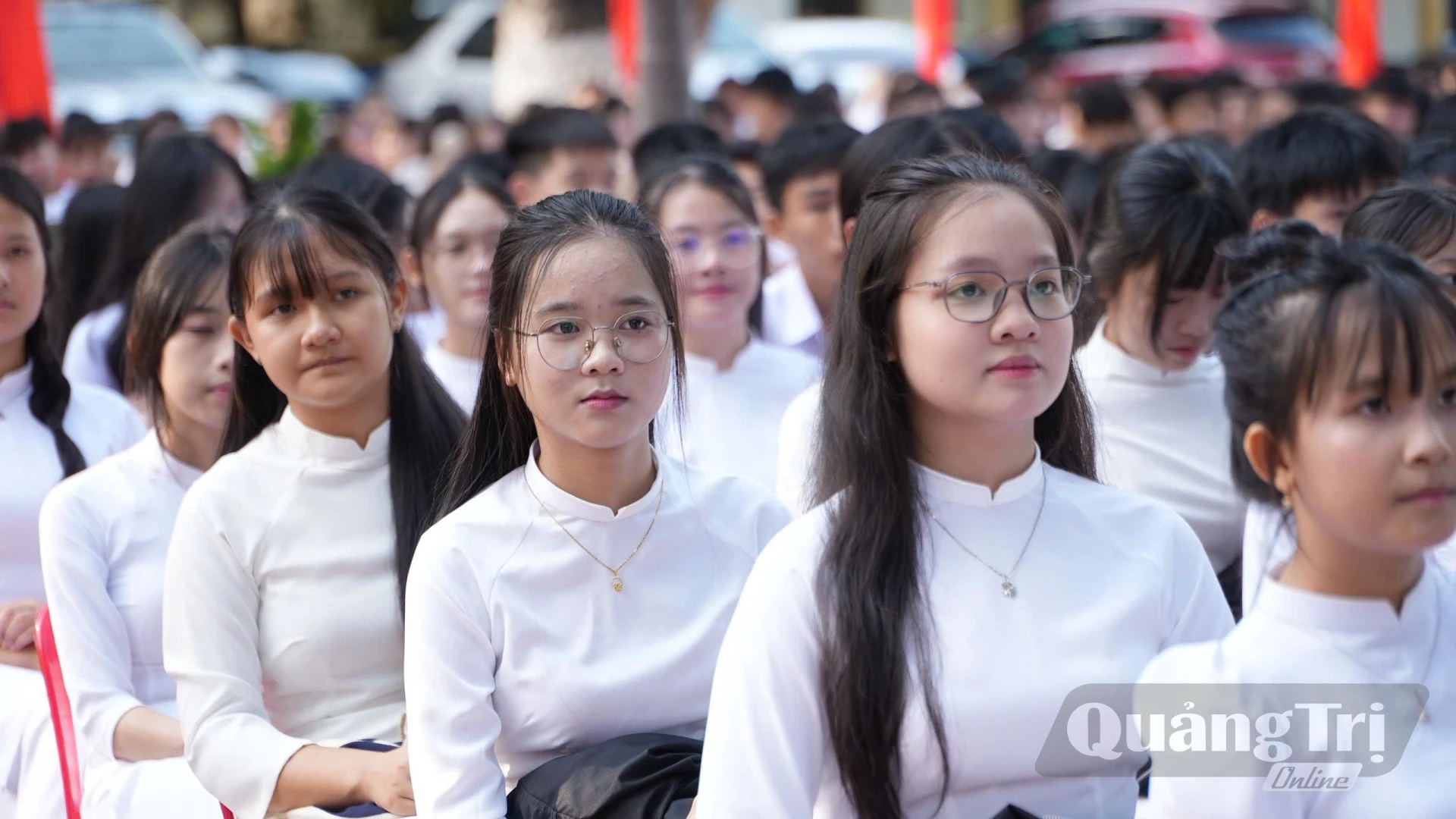 Học sinh Trường THPT Vĩnh Linh trong ngày khai giảng - Ảnh: MT