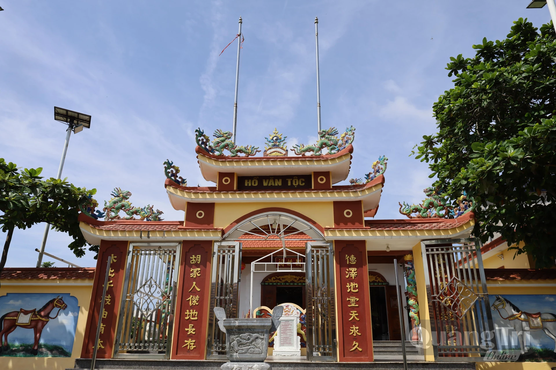 Nhà thờ họ Hồ Văn xã Đông Trạch. Ảnh: D.H