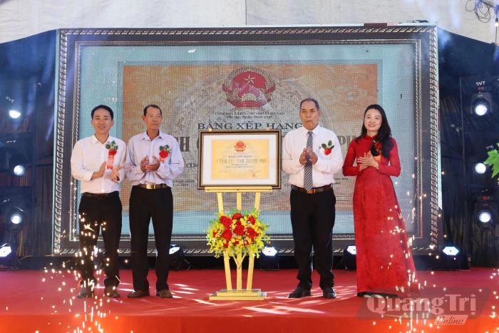 Lễ đón nhận Bằng xếp hạng Di tích lịch sử cấp tỉnh Nhà thờ họ Hồ Văn