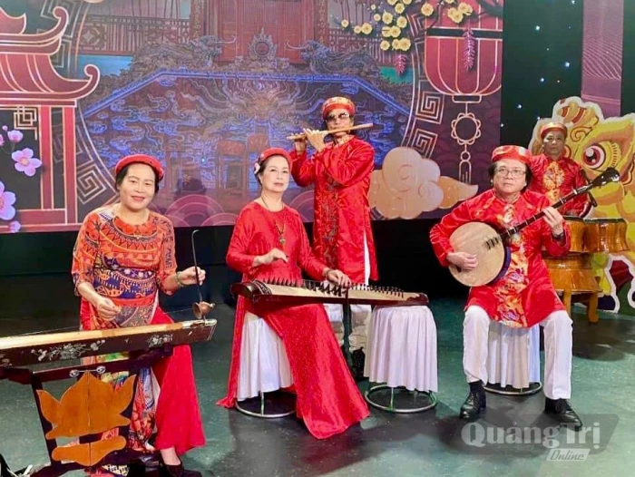 Qua từng cung đàn...