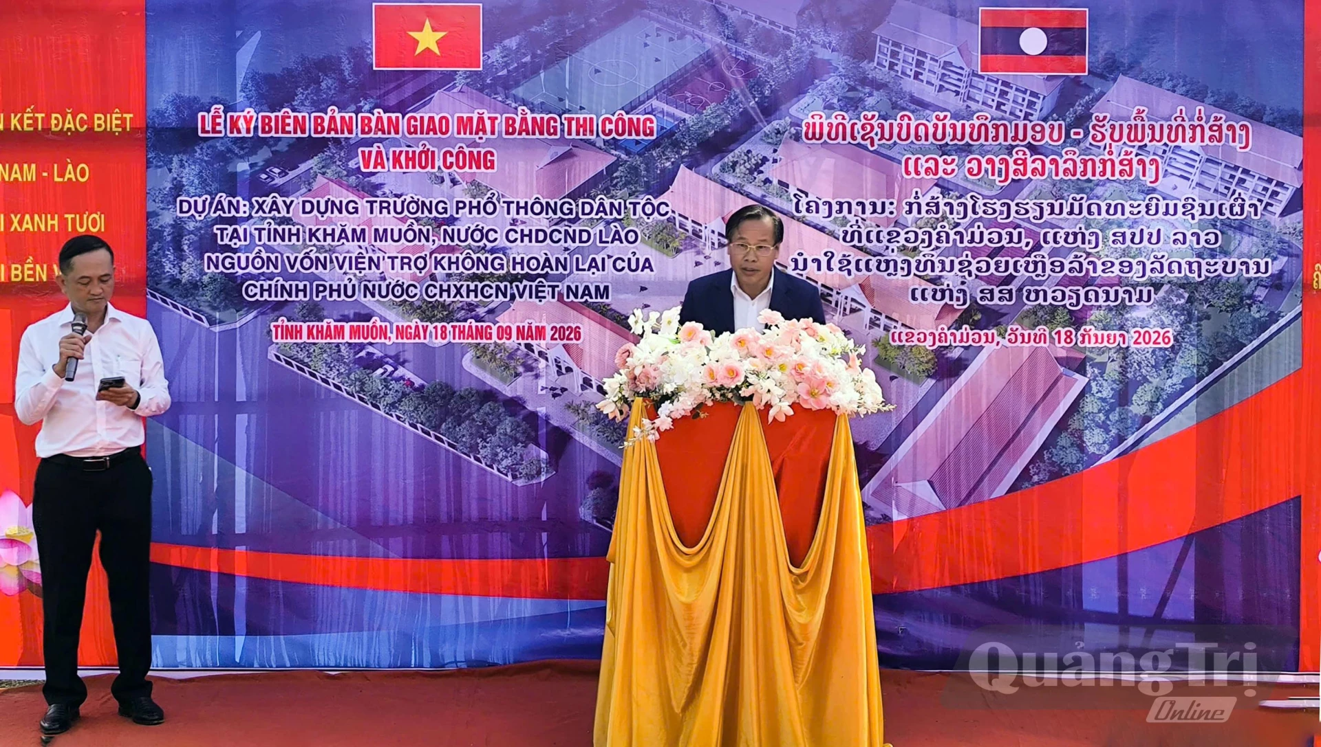 Đồng chí Mặn nhưn - Khin xạ mỏn, Ủy viên Ban Thường vụ, Phó Chủ tịch Ủy ban Chính quyền tỉnh Khăm Muồn phát biểu chỉ đạo tại buổi lễ - Ảnh: N.M