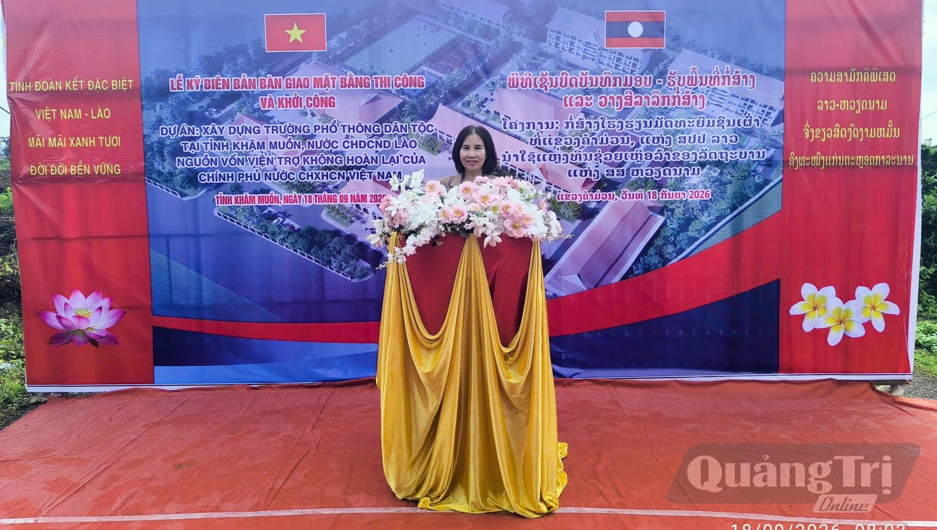 Đại diện lãnh đạo Sở Ngoại vụ Quảng Trị, đơn vị chủ đầu tư phía Việt Nam phát biểu tại buổi lễ - Ảnh: N.M