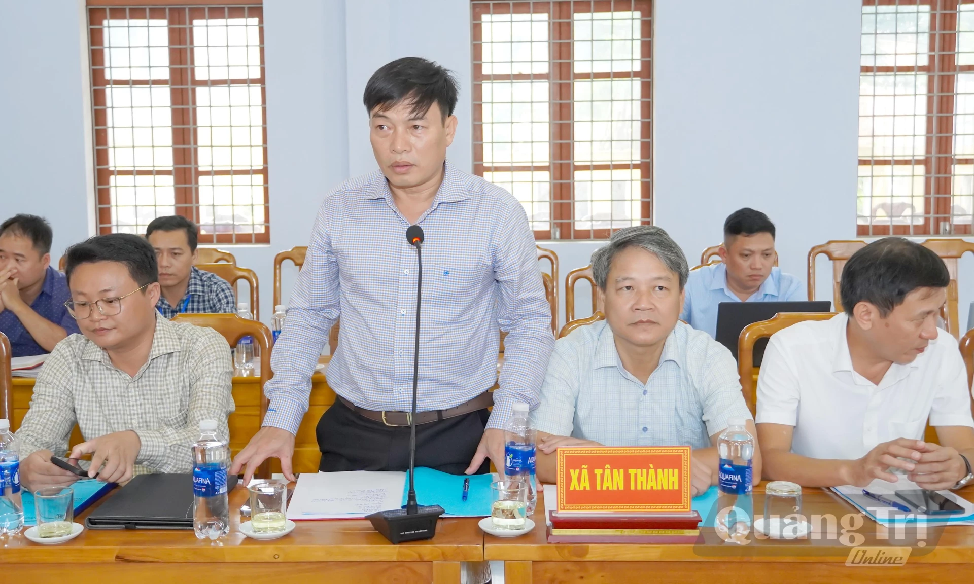 Đại diện lãnh đạo UBND xã Tân Thành báo cáo tại buổi làm việc - Ảnh: N.H