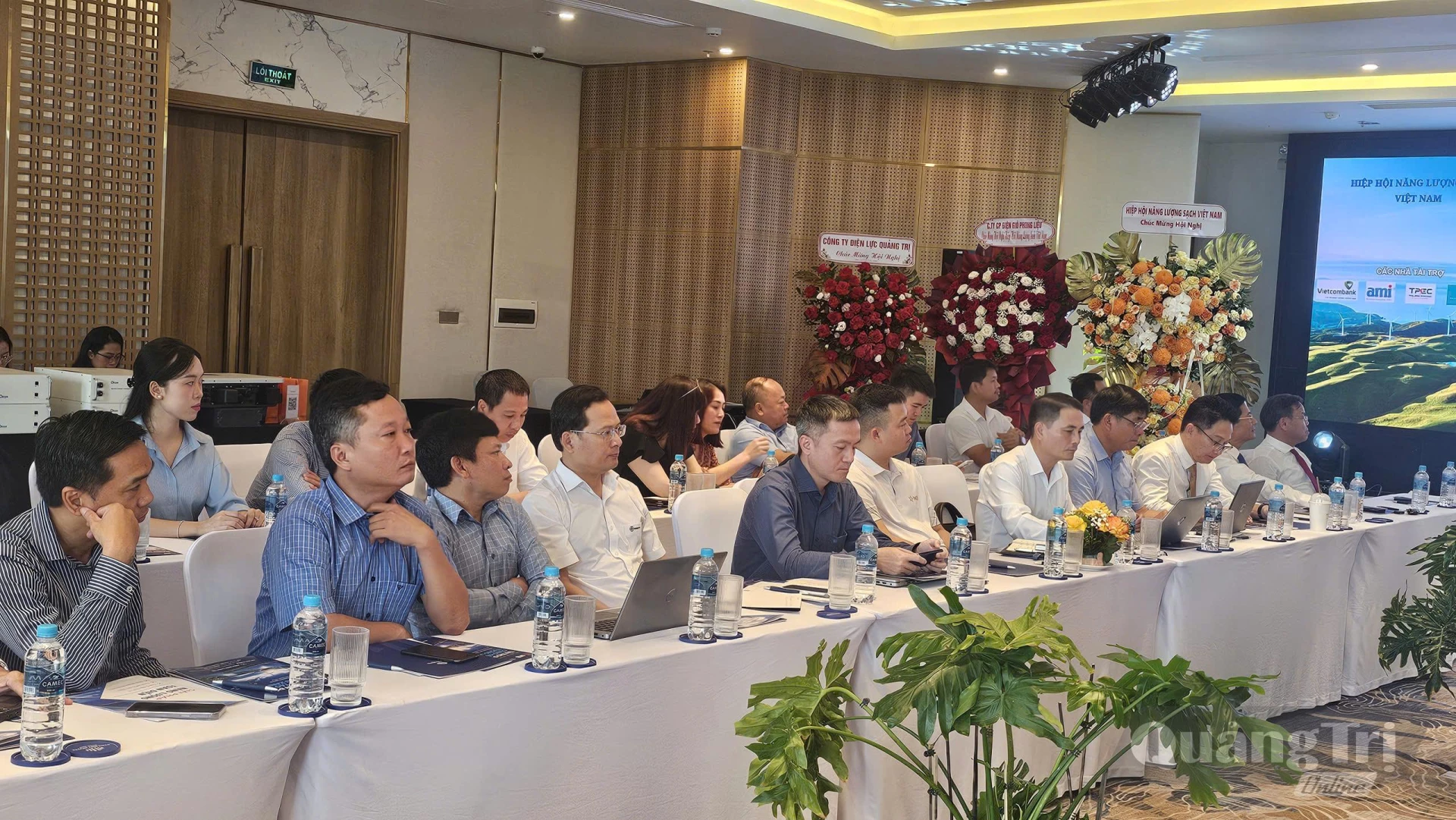 Các đại biểu tham gia hội nghị
