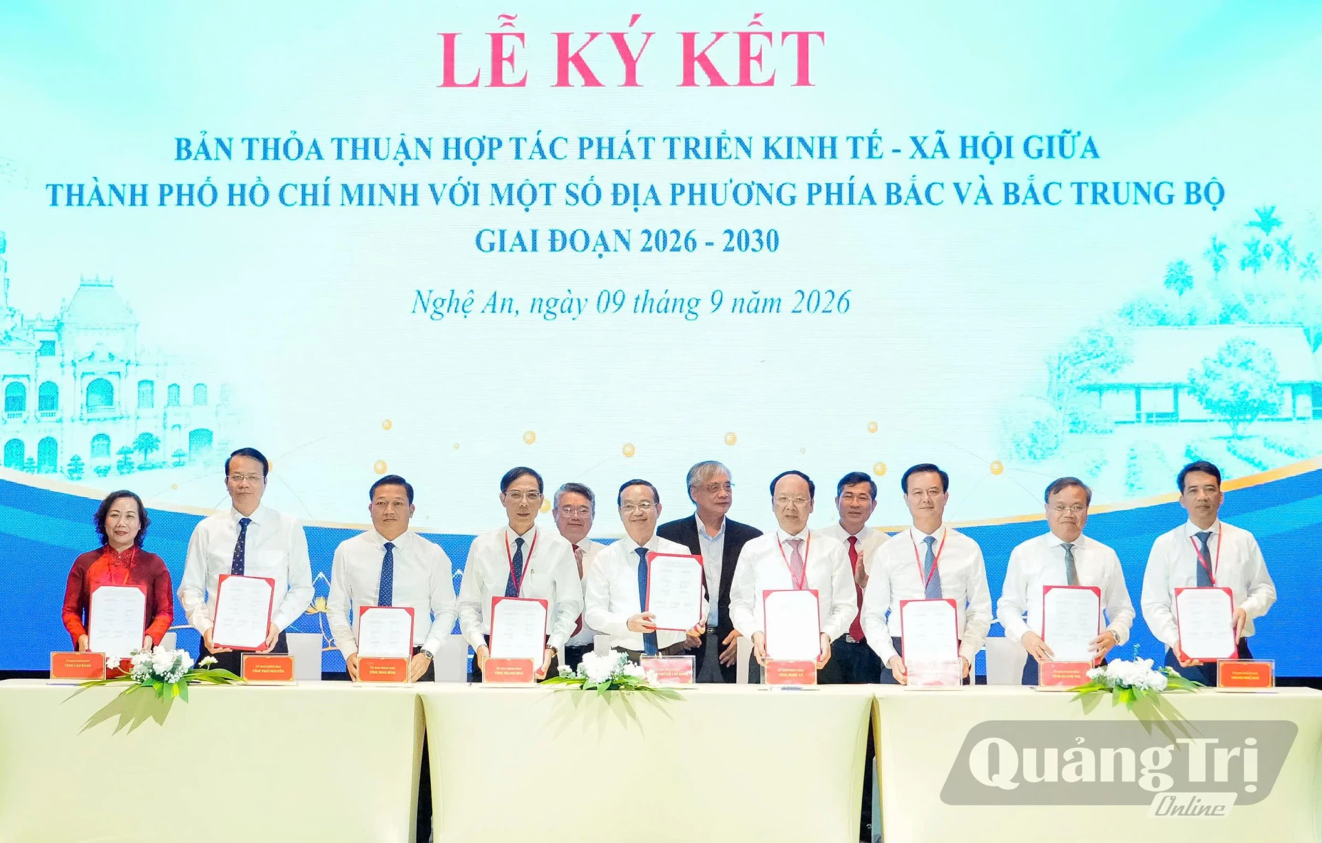 UBND TP. Hồ Chí Minh và UBND 8 tỉnh, thành phố phía Bắc và Bắc Trung Bộ đã ký Thỏa thuận hợp tác phát triển kinh tế - xã hội giai đoạn 2026-2030 - Ảnh: Q.V