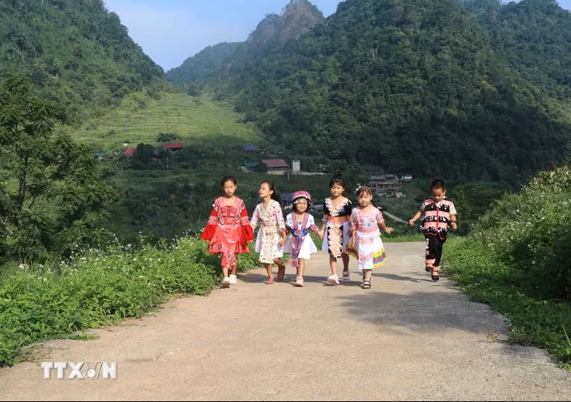 Học sinh Điểm trường Trung học Cơ sở Đức Xuân (xã Hòa An, Cao Bằng). (Ảnh: Chu Hiệu/TTXVN)