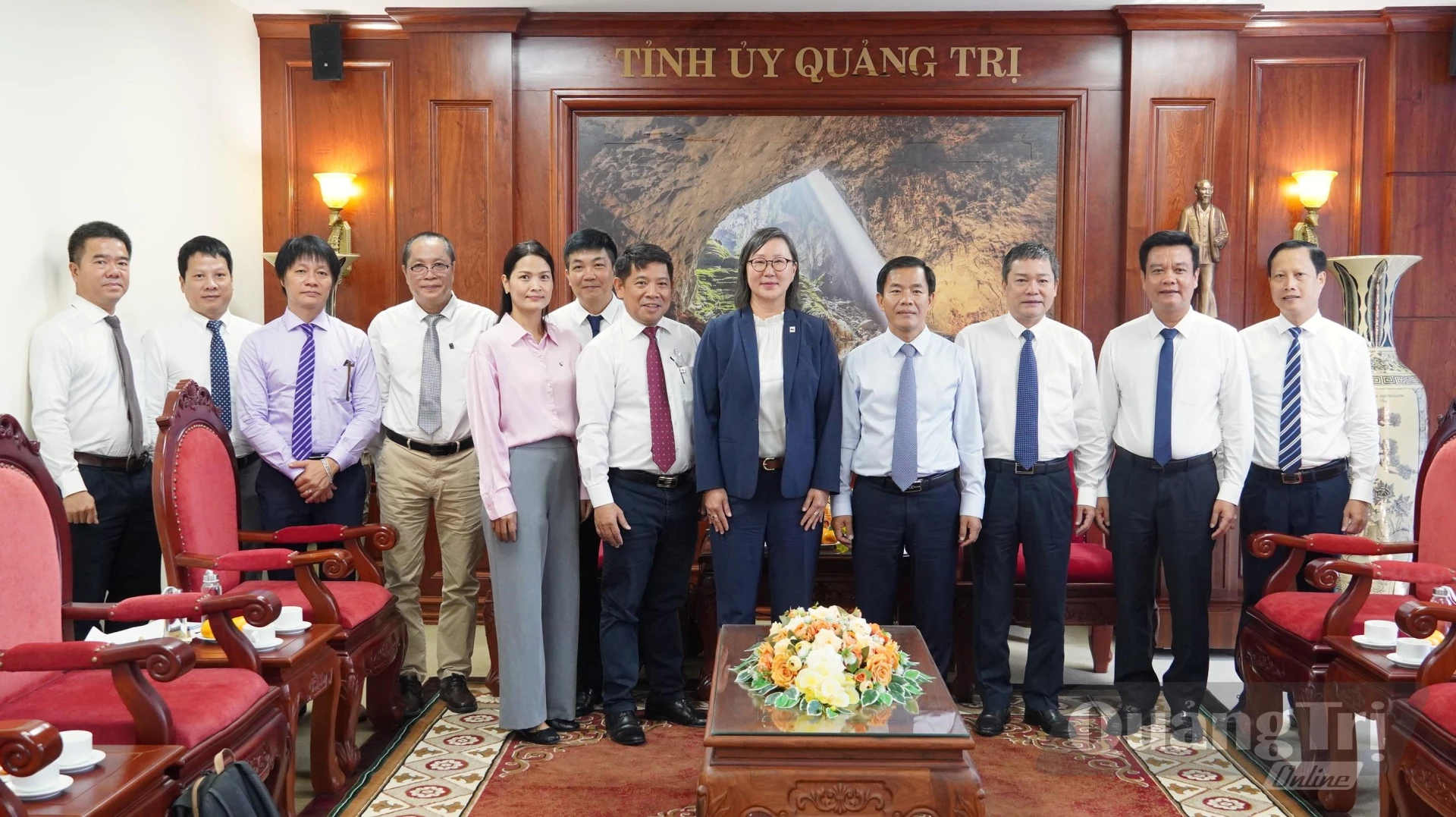Đại biểu chụp ảnh lưu niệm - Ảnh: Q.V