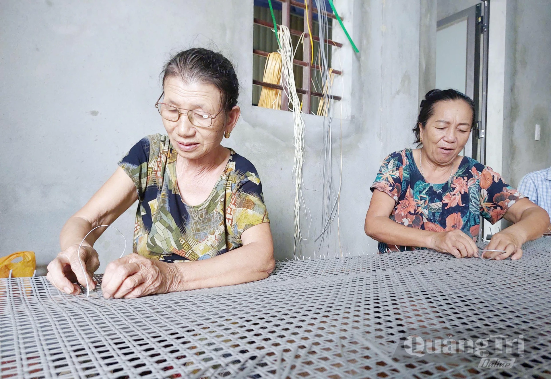 'Giữ lửa' nghề mây xiên Hà Tiến
