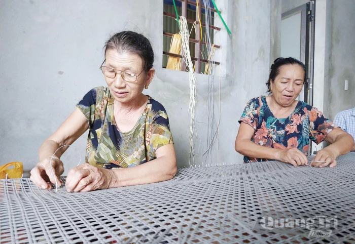 'Giữ lửa' nghề mây xiên Hà Tiến
