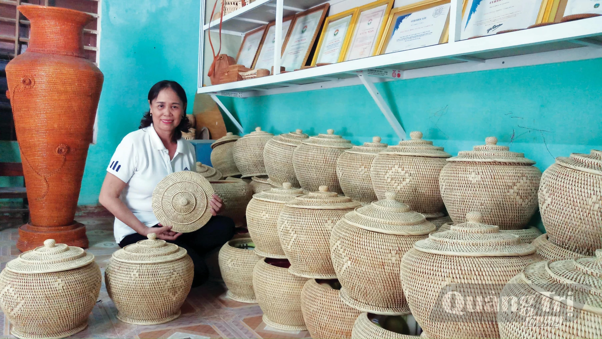 Hợp tác xã Sản xuất dịch vụ mây xiên Quảng Phương đã tạo việc làm cho nhiều lao động và giữ nghề truyền thống địa phương - Ảnh: Đ.N