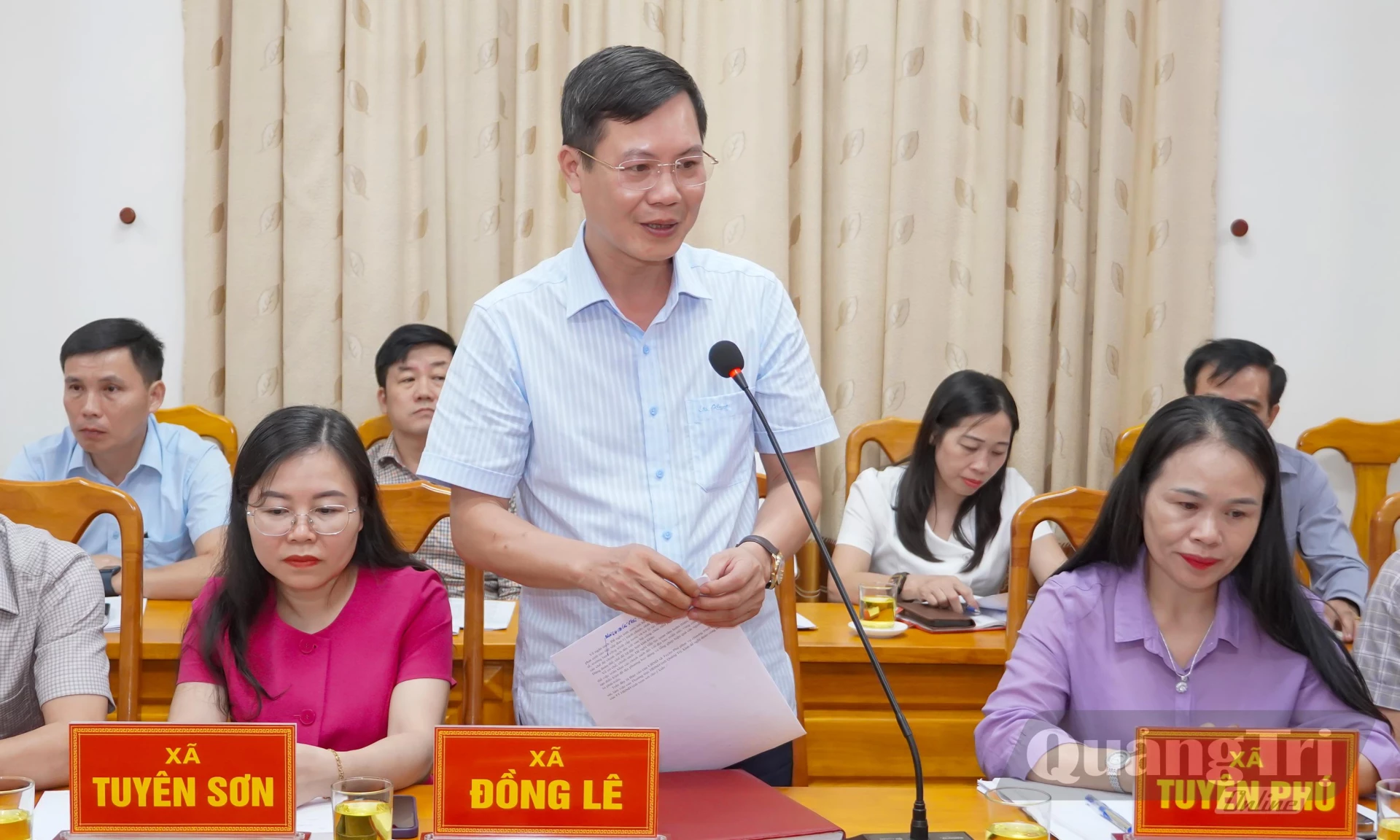 Đại diện lãnh đạo UBND xã Tuyên Phú báo cáo tại buổi làm việc - Ảnh: N.H