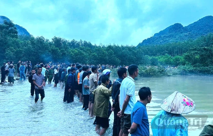 Tìm kiếm nam sinh lớp 10 bị nước cuốn trôi ở xã Phong Nha