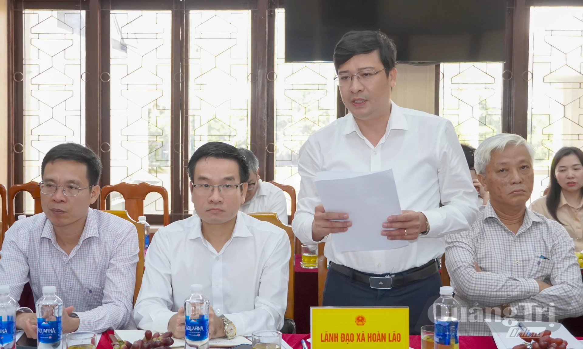 Đại diện lãnh đạo UBND xã Hoàn Lão báo cáo tại buổi làm việc - Ảnh: N.H