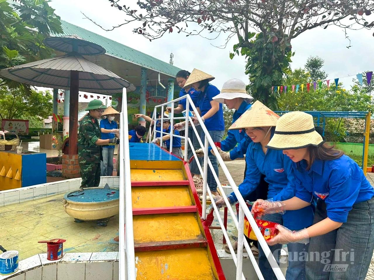 Xã Cam Lộ chú trọng tạo nguồn phát triển Đảng từ đoàn viên, thanh niên ưu tú - Ảnh: T.T