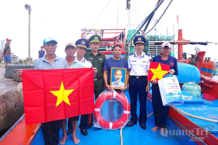 Tuyên truyền chống khai thác IUU cho ngư dân tại Quảng Trị