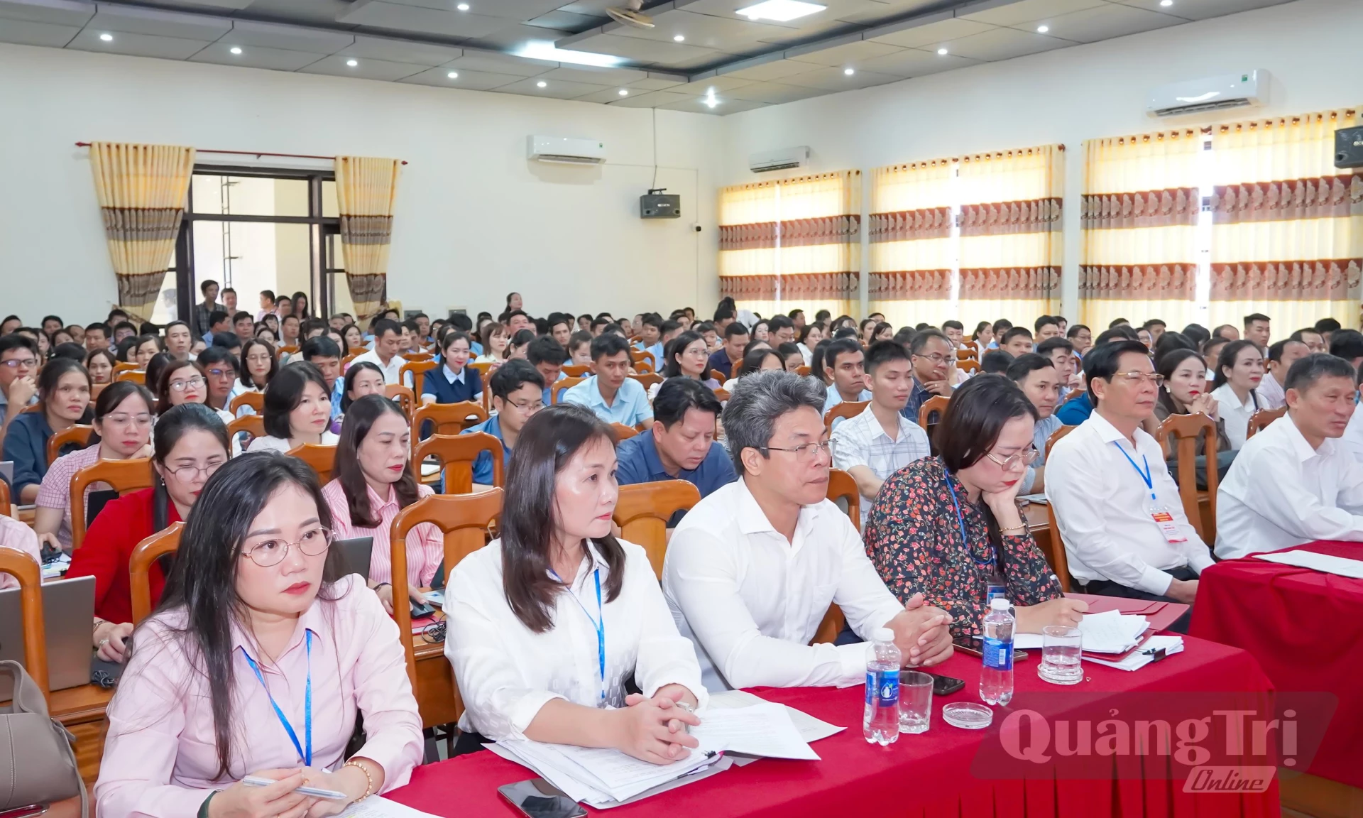 Các đại biểu và học viên tham dự lớp tập huấn - Ảnh: N.H