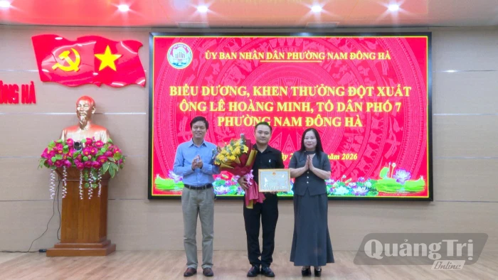 Khen thưởng đột xuất công dân dũng cảm cứu sống 4 học sinh