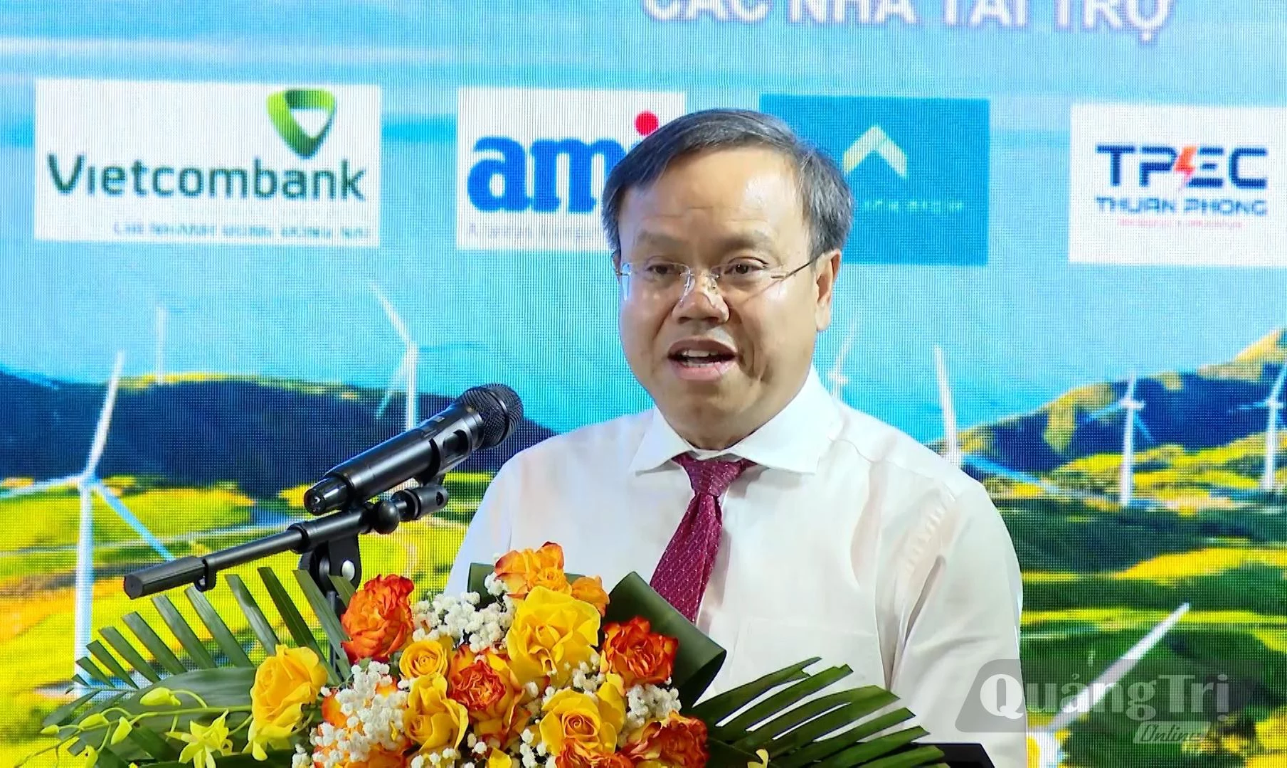 Đồng chí Lê Đức Tiến, Phó Chủ tịch UBND tỉnh phát biểu đề dẫn, chào mừng hội nghị - Ảnh: P.K