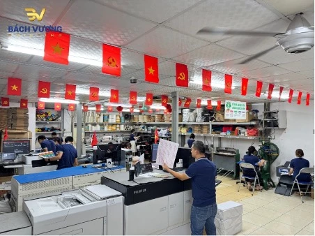 Hệ thống máy móc công suất lớn đảm bảo năng lực cung ứng các đơn hàng phong bì và ấn phẩm số lượng lớn