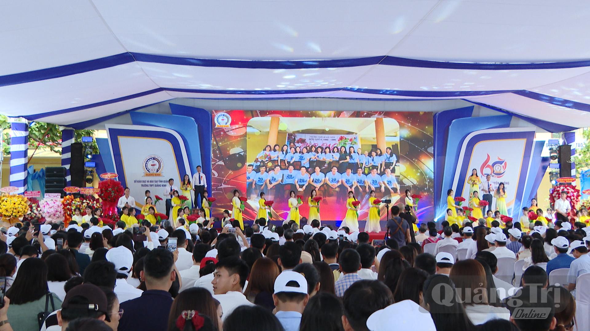 Quang cảnh buổi lễ - Ảnh: LT