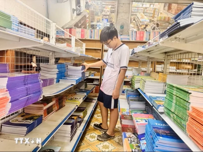 Thủ tướng chỉ đạo huy động tất cả nguồn lực, in ấn, cung ứng đủ sách giáo khoa