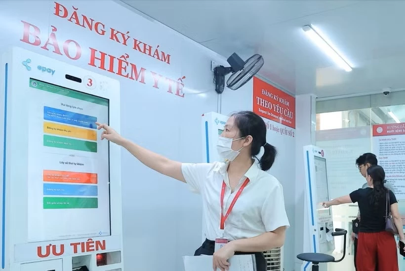 Khu vực đăng ký khám bệnh tại Bệnh viện đa khoa Xanh Pôn. (Ảnh: TTXVN) 