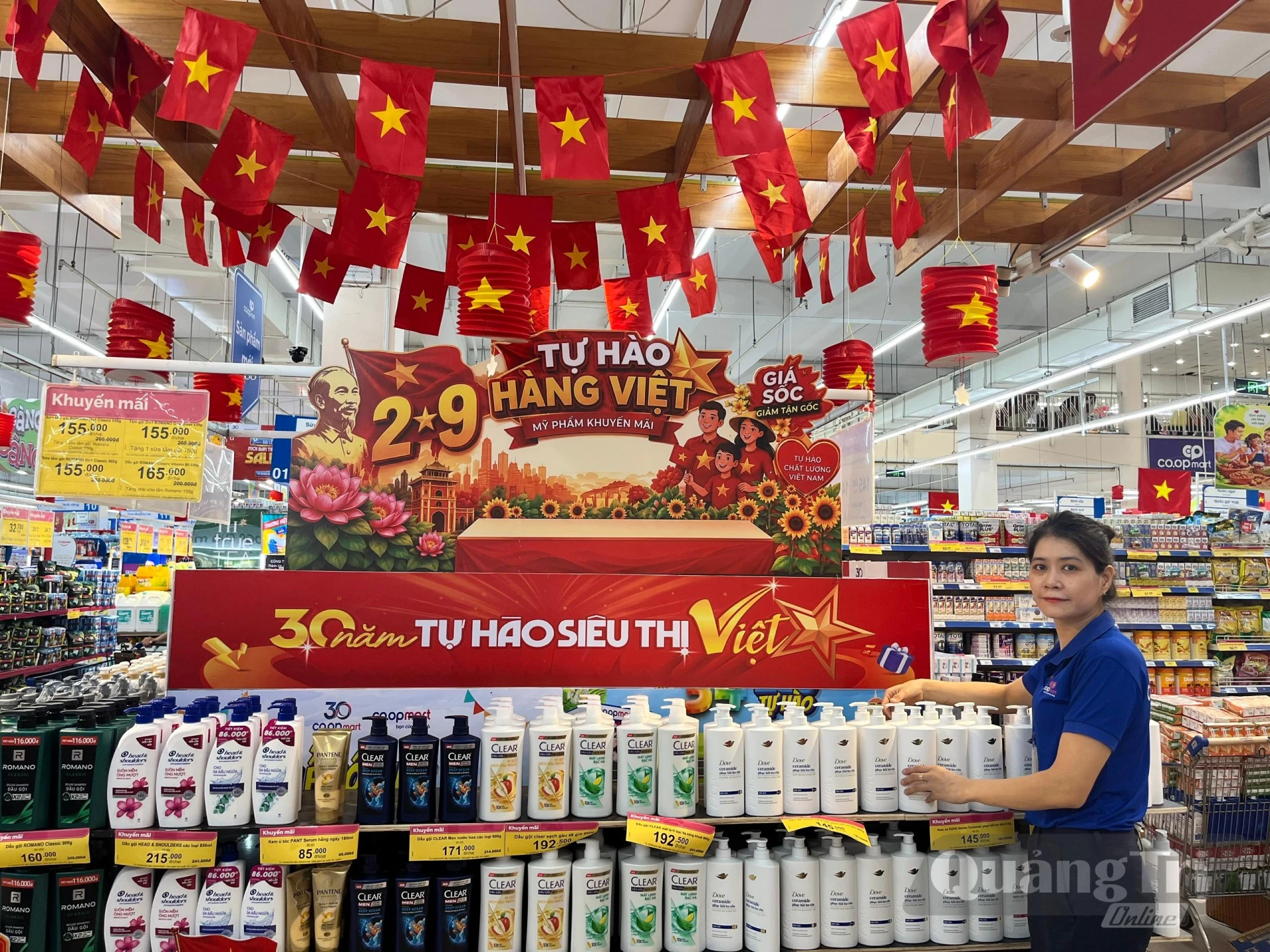 Chương trình: “30 năm tự hào siêu thị Việt tại Co.opmart Quảng Bình