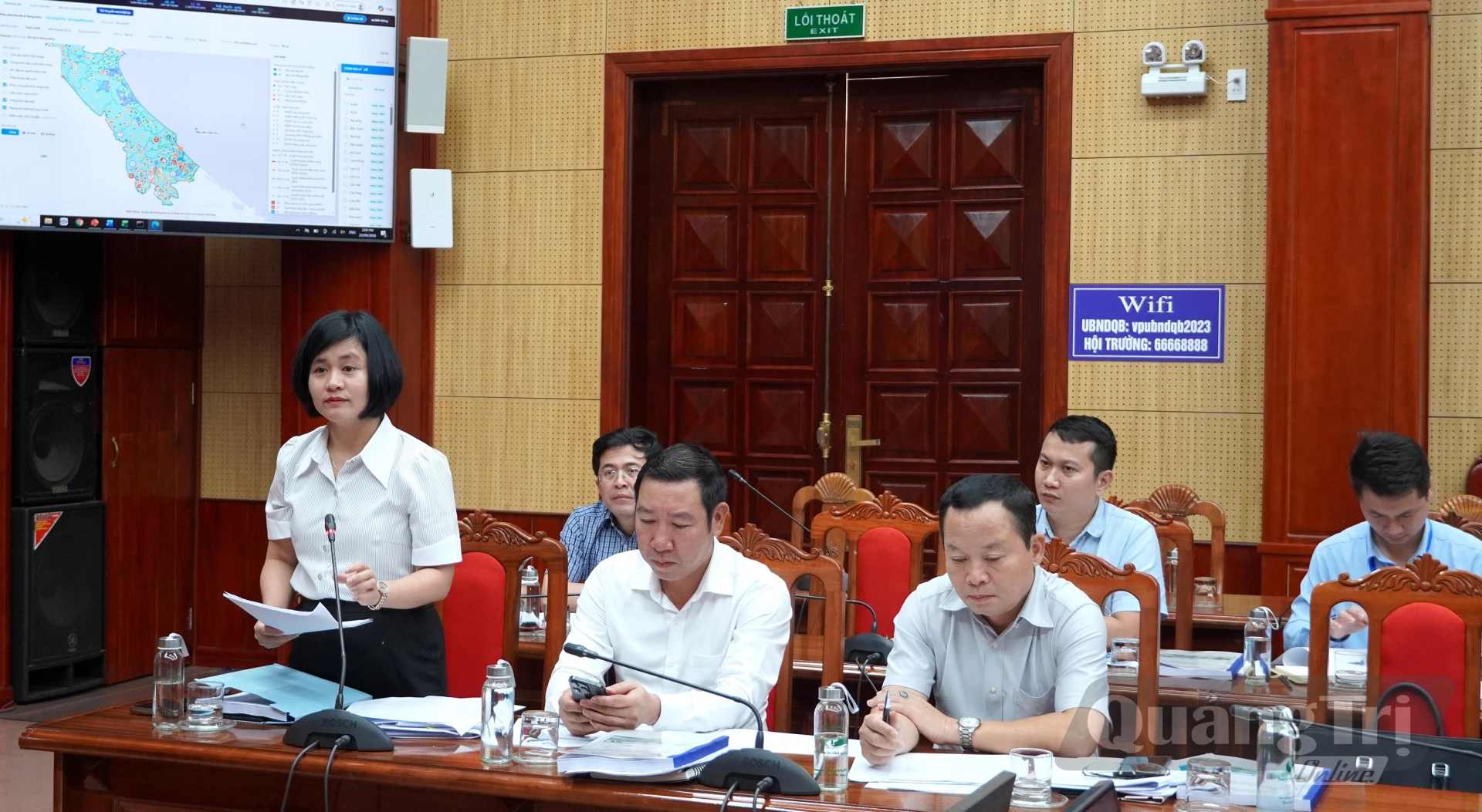 Đại diện Sở NN-MT báo cáo - Ảnh: H.Tr