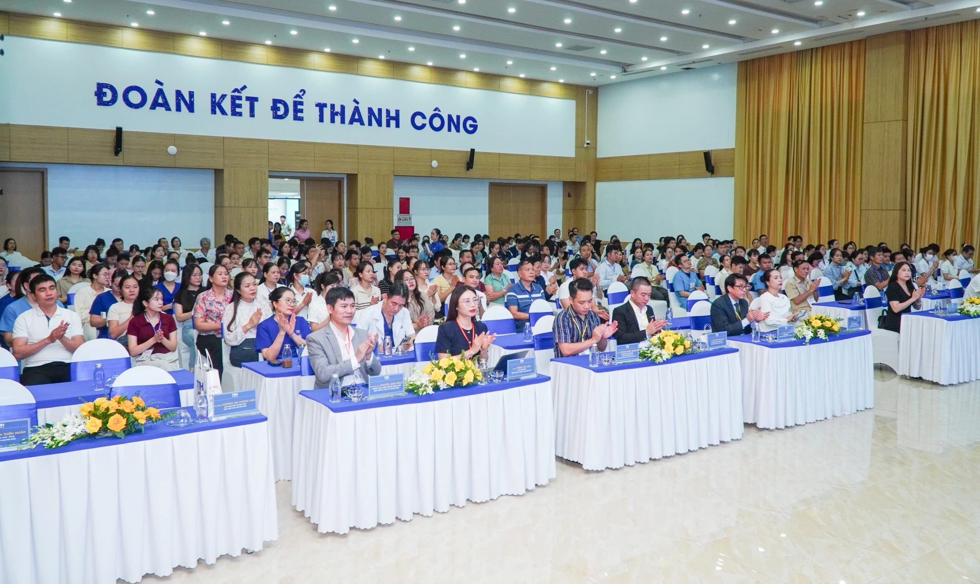 Bệnh viện đa khoa TTH Quảng Bình tổ chức thành công hội nghị khoa học “Xu hướng mới trong điều trị cơ xương khớp và cột sống năm 2026.